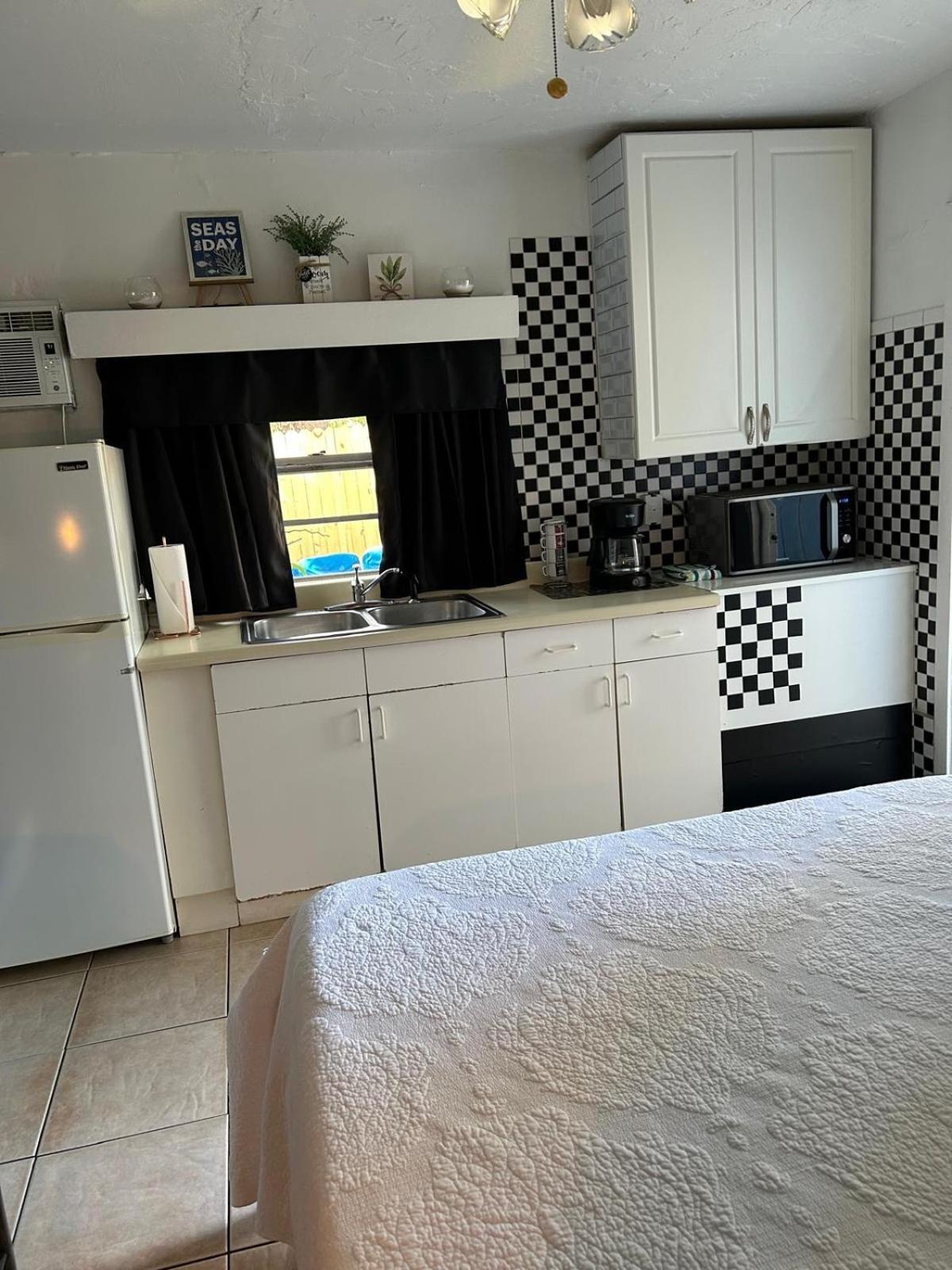 Mini Studio: 10 Min/Siesta Key/Private Entrance/ Сарасота Екстериор снимка